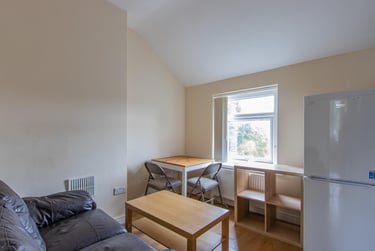 2 bed house, Colum Road, Cathays, Cardiff, CF103EF - Image 2